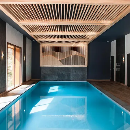 Luxueux Avec Piscine Interieure *